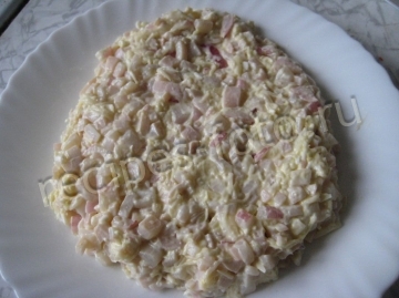 Новогодний салат "Дед мороз" с кальмарами