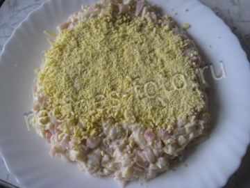 Новогодний салат "Дед мороз" с кальмарами