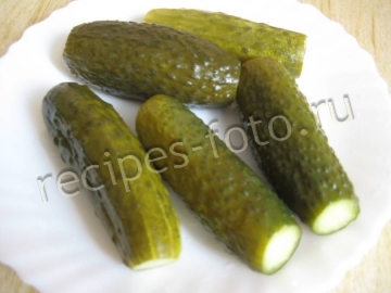 Огурцы малосольные с чесноком и укропом