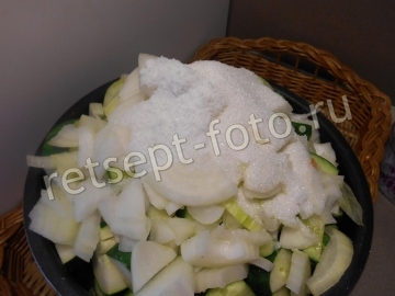 Огурцы резаные с маслом на зиму