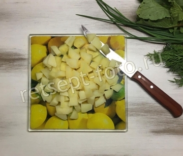 Окрошка с колбасой и помидорами на квасе без сметаны