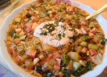 Окрошка с редькой и колбасой (вареной и копченой)