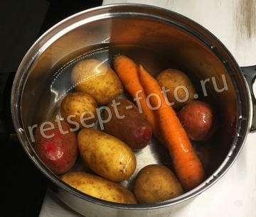 Окрошка с рыбой и свекольным квасом