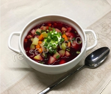 Окрошка с рыбой и свекольным квасом