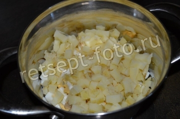 Окрошка с ветчиной и сметаной