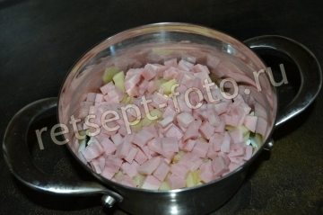 Окрошка с ветчиной и сметаной
