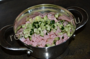 Окрошка с ветчиной и сметаной