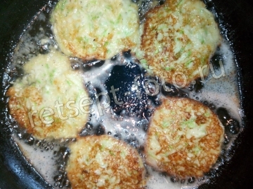 Оладьи из кабачков с сыром и майонезом