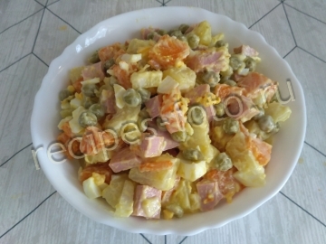 Оливье с тыквой и колбасой
