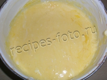 Омлет с сыром и овощами на сковороде