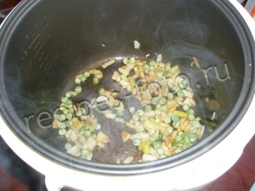 Омлет с зеленым горошком и сыром