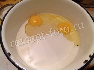 Омлет в микроволновке в кружке с помидорами и сыром