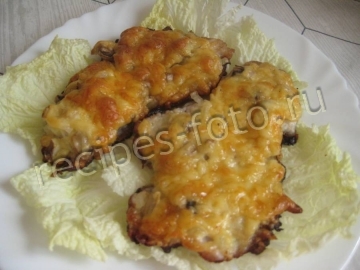 Отбивные из свинины с грибами и сыром в духовке