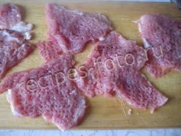 Отбивные из свинины в духовке с сыром и помидорами
