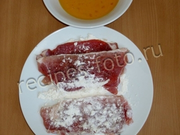 Отбивные из свинины в кляре (в яйце и муке)