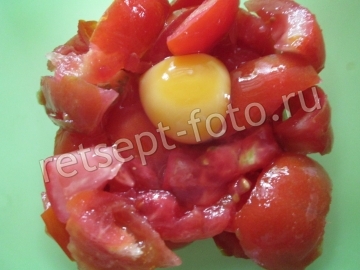 Открытый пирог с помидорами и сыром