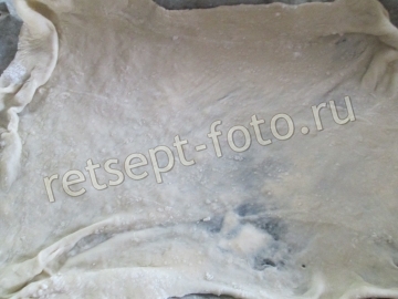 Открытый пирог с помидорами и сыром