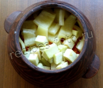 Овощное рагу с баклажанами и картошкой в горшочках в духовке