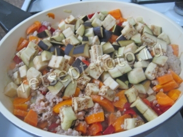 Овощное рагу с фаршем, кабачками и баклажанами