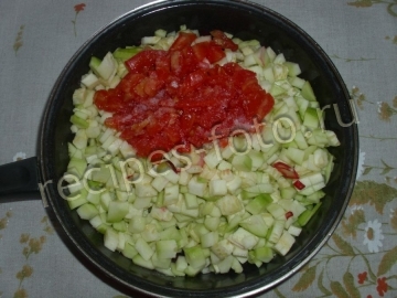 Овощное рагу с картошкой, кабачками и свеклой