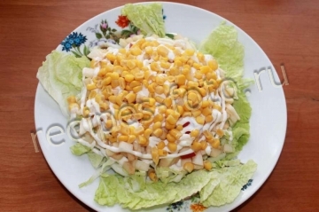 Овощной салат из пекинской капусты с кукурузой