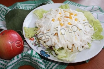 Овощной салат из пекинской капусты с кукурузой