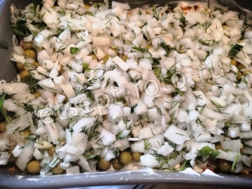 Овощной салат с яйцами слоями