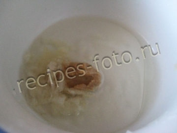 Овощной салат со стручковой молодой фасолью, помидорами и огурцами