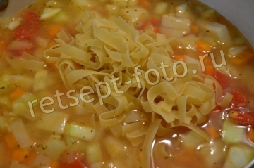 Овощной суп «Минестроне» с кабачками и макаронами