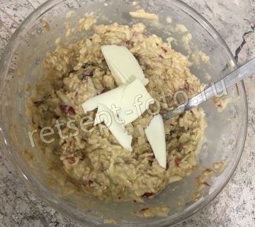 Овсяное печенье с шоколадом, сухофруктами и орехами