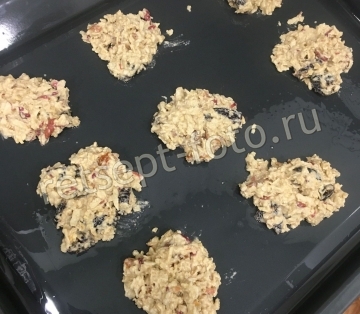 Овсяное печенье с шоколадом, сухофруктами и орехами