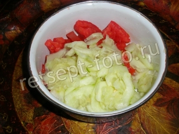 ПП салат с тунцом, огурцом и помидорами
