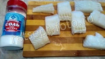 Палтус с овощами на сковороде