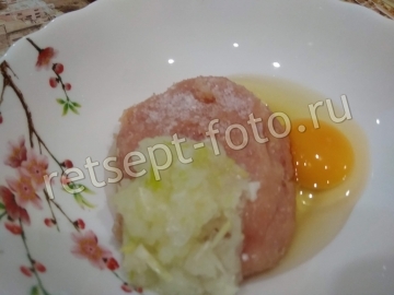 Паровые куриные котлеты с хлопьями для детей 1,5 года