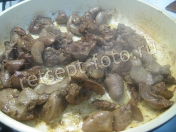Паштет из куриной печени с морковью, луком и маслом