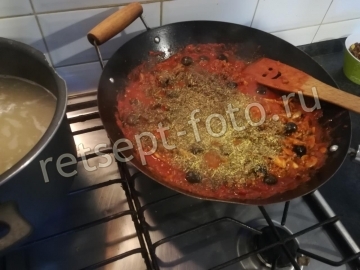 Паста Болоньезе с говяжьим фаршем и грибами