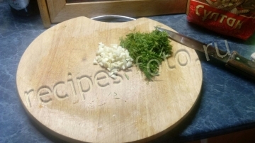 Паста с фаршем, грибами и сыром в томатном соусе