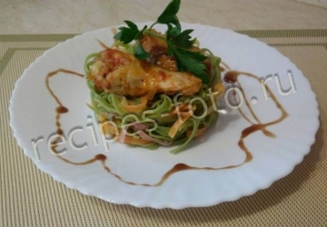 Паста с курицей и помидорами