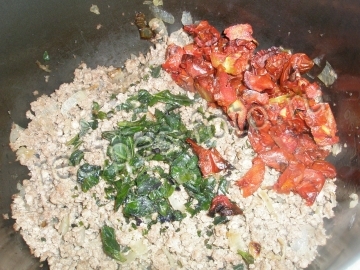 Паста с вялеными помидорами и мясом
