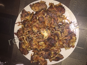 Печень говяжья жареная в муке