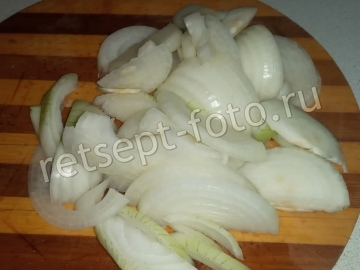 Печень с карамелизированными яблоками и луком