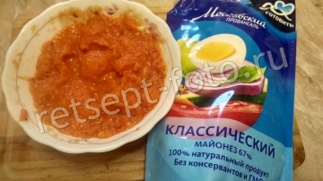 Печеночный торт из куриной печени с морковью, луком и помидором