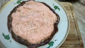Печеночный торт из куриной печени с морковью, луком и помидором