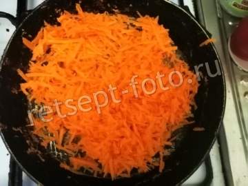 Печеночный торт с грибами и морковью