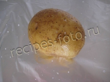 Печеный картофель с селедочным соусом