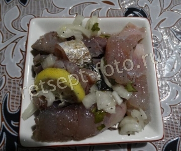 Пеленгас маринованный кусочками