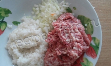 Перец фаршированный фаршем и рисом в духовке