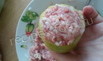 Перец фаршированный фаршем и рисом в духовке