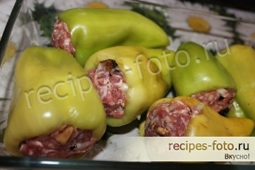 Перец фаршированный мясом и грибами запеченный в духовке