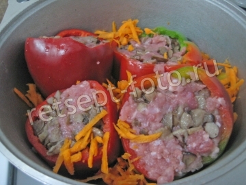 Перец фаршированный фаршем и грибами